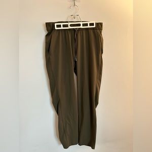 Army green "on the fly" Lululemon pants